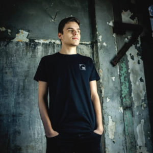 R/C MEN'S OUTLINE // BLACK